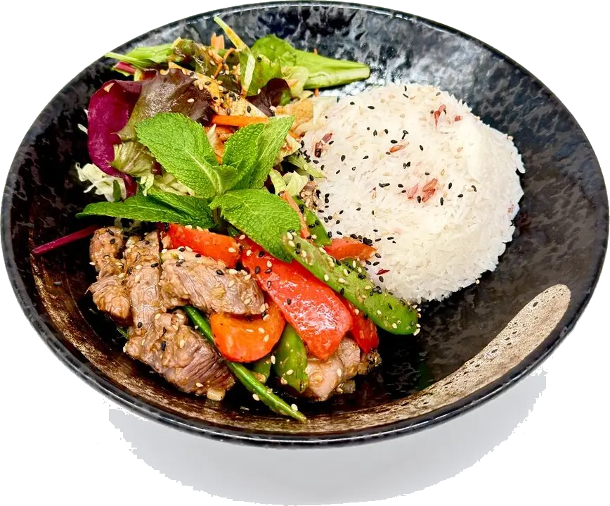 Bò Lúc Lắc mit Reis und Gemüse